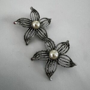 Vintage Sarah Coventry‎ Peta-Lure Flower Clip On Earrings Silver Tone Faux Pearl